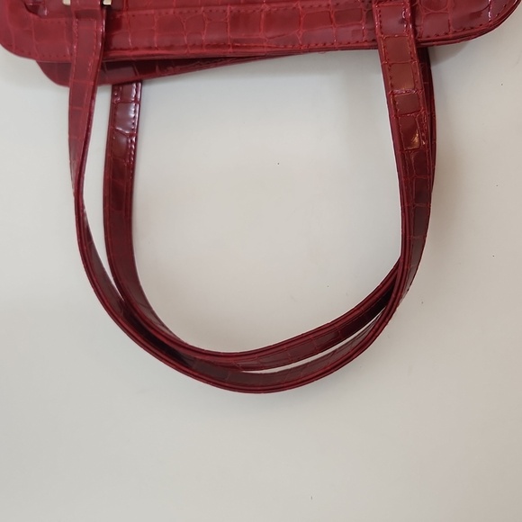 Vintage 90's Women's Burgandy Faux Alligator Leather Handbag - Picture 10 of 12